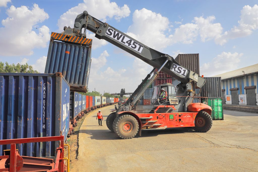 Loading containers onto train