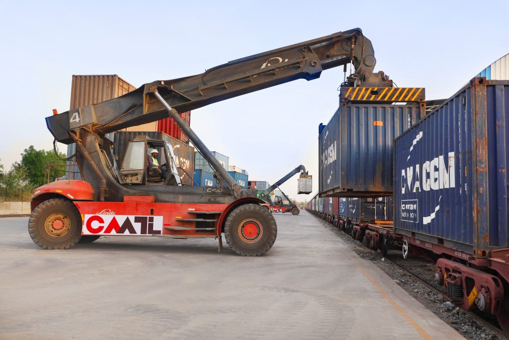 Operations at the rail terminal cargo depot